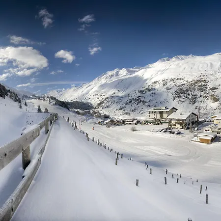 Alpenland Hotel 4*