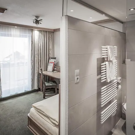 Alpenland Hotel 4*