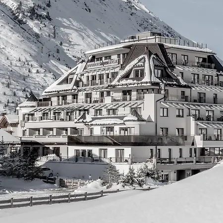 Отель Alpenland 4*