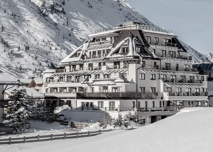 Отель Alpenland 4*